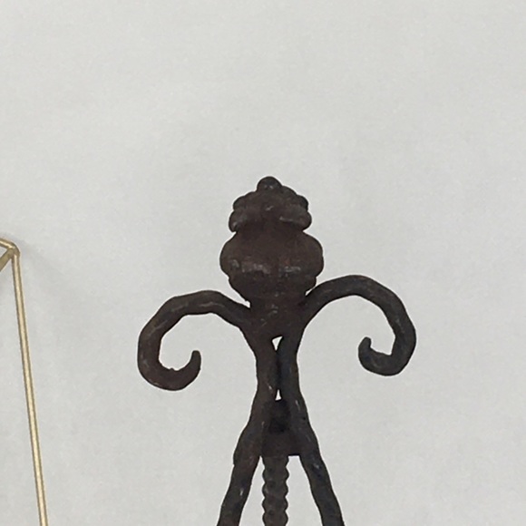 Beautiful Iron Scroll Easel Display Stand - Picture 3 of 7